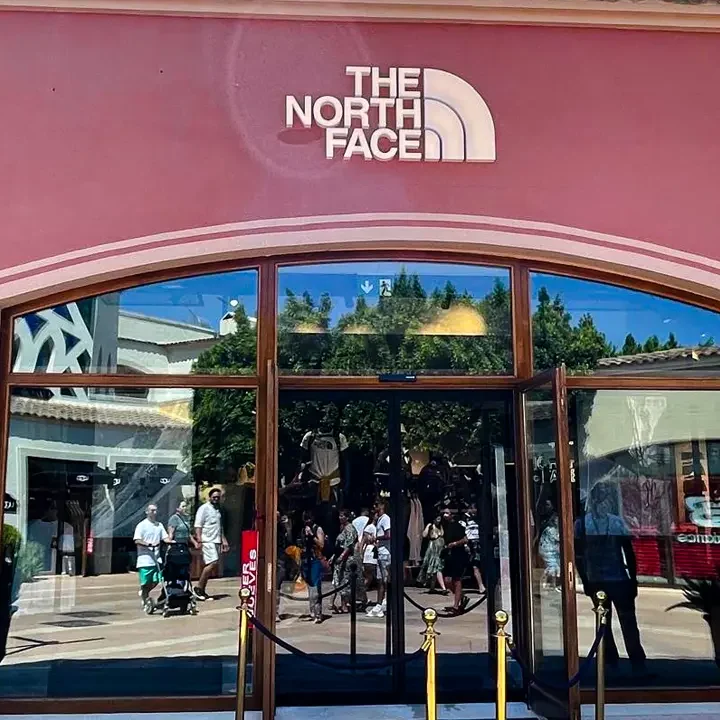 Reforma total de tienda en Mallorca Fashion Outlet