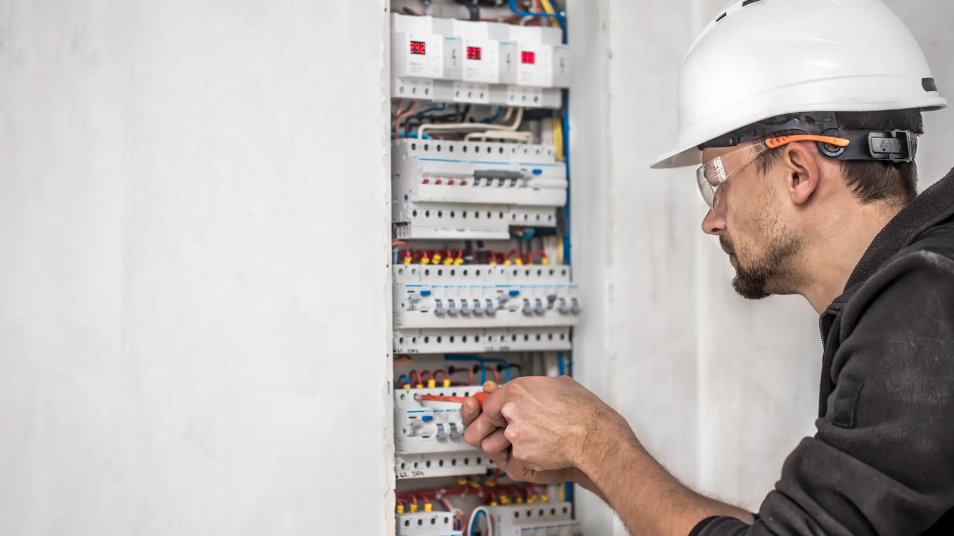6 señales de que tu sistema electrico necesita renovacion urgente